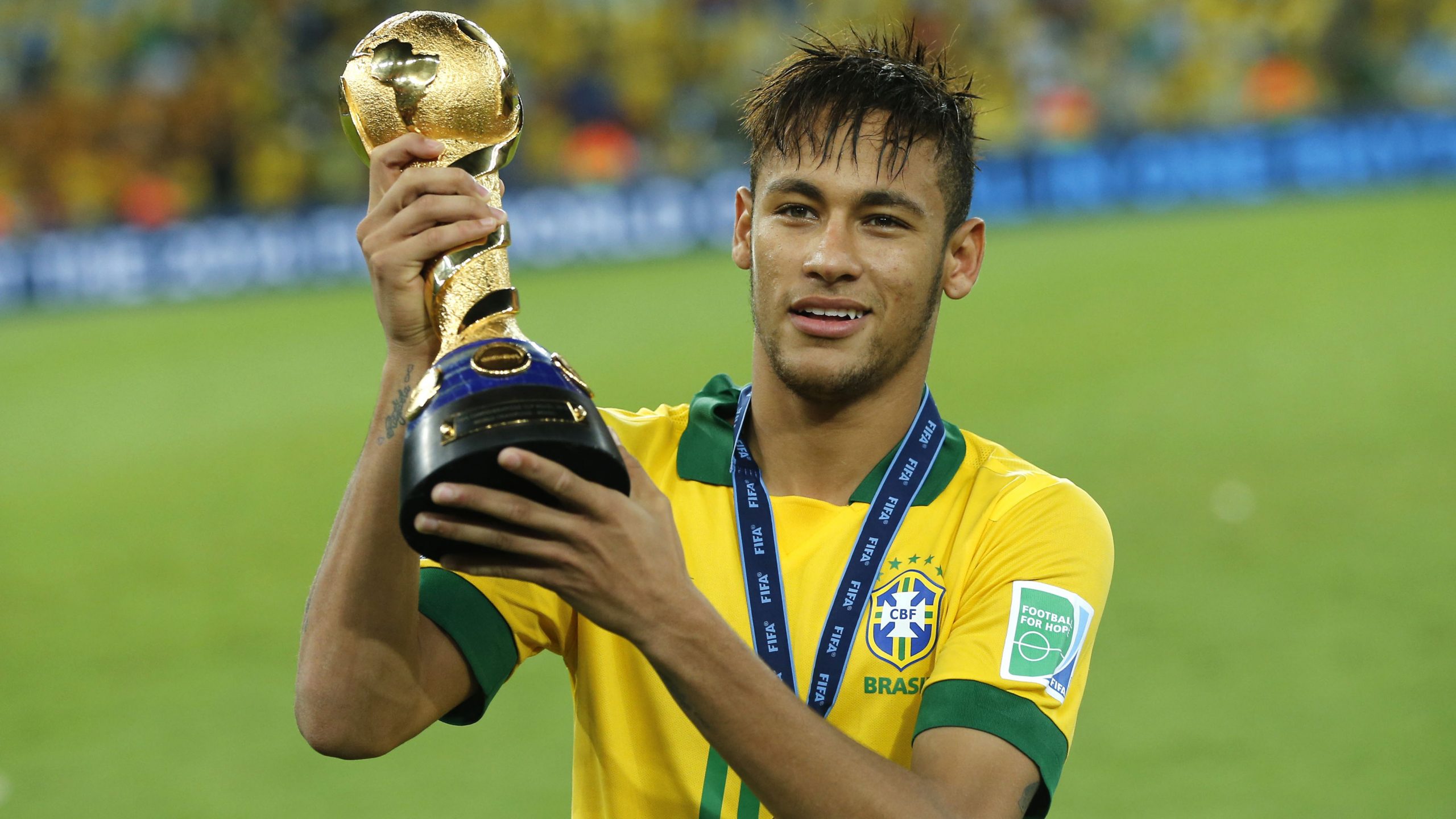 Một trong những hình ảnh về Neymar và giải thưởng của anh ấy