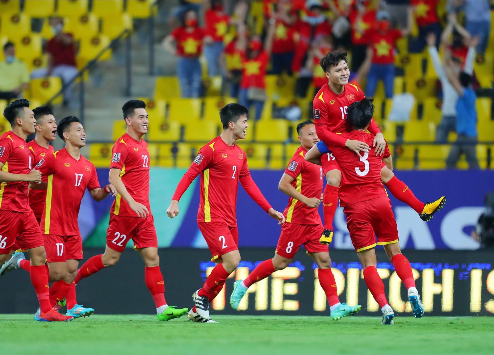 Hình ảnh cầu thủ Quang Hải và những pha ăn mừng trên sân cỏ