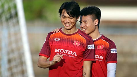 Hình ảnh cầu thủ Quang Hải với phó đội trưởng ĐTQG Việt Nam